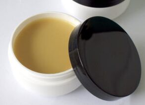 αλοιφή με βάση φαρμακευτικά βότανα για τη θεραπεία του μύκητα των ποδιών